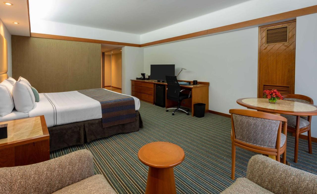 Sonesta Hotel El Olivar Lima Zewnętrze zdjęcie A room at the hotel