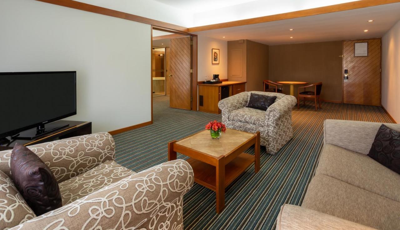 Sonesta Hotel El Olivar Lima Zewnętrze zdjęcie A suite at the hotel