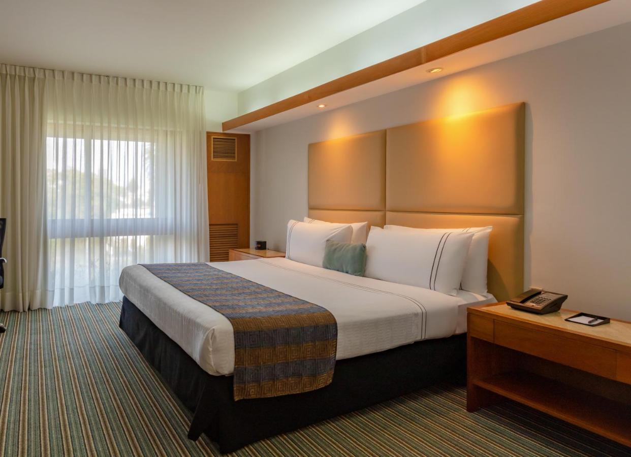 Sonesta Hotel El Olivar Lima Zewnętrze zdjęcie A room at the Holiday Inn