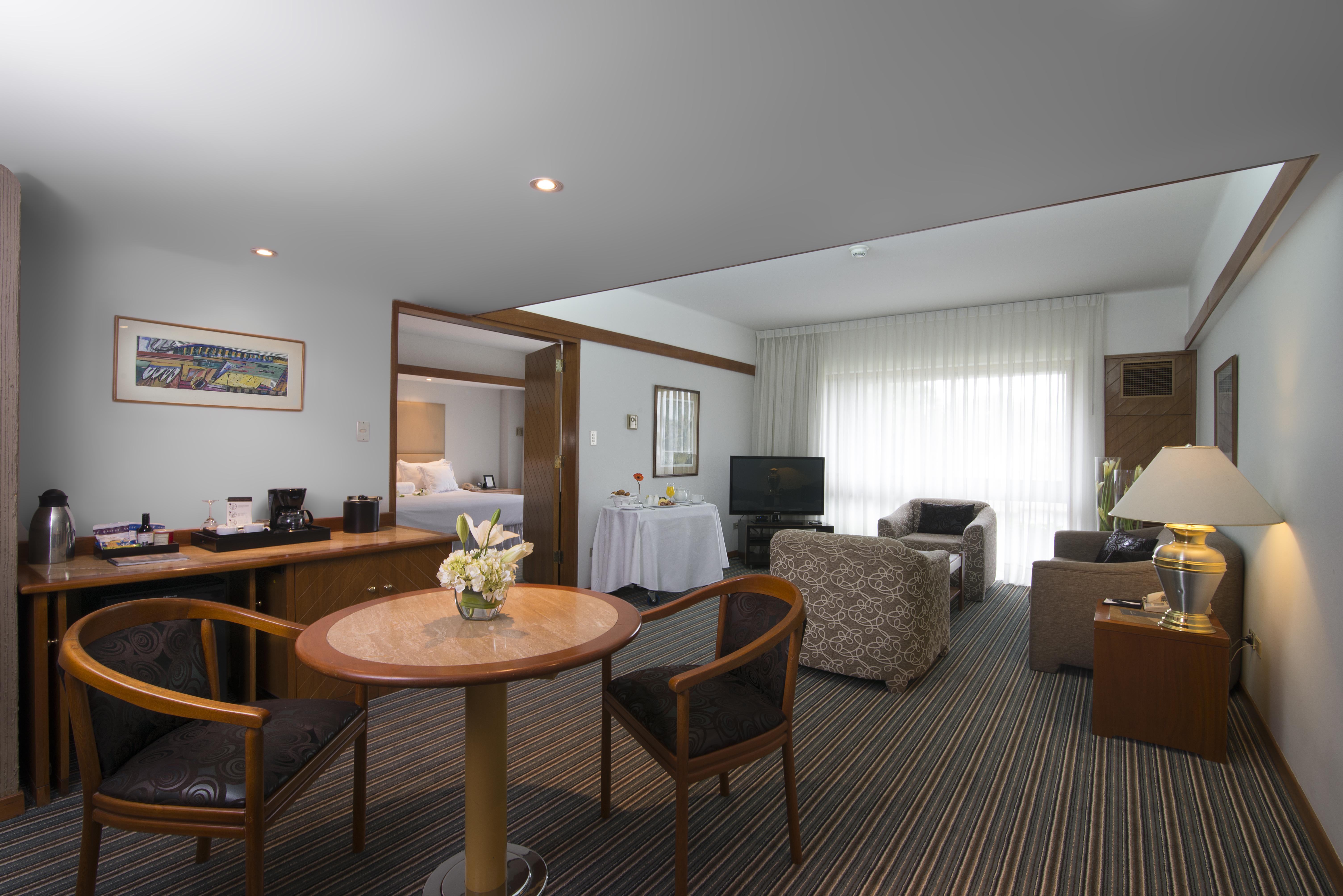 Sonesta Hotel El Olivar Lima Zewnętrze zdjęcie A suite at the hotel