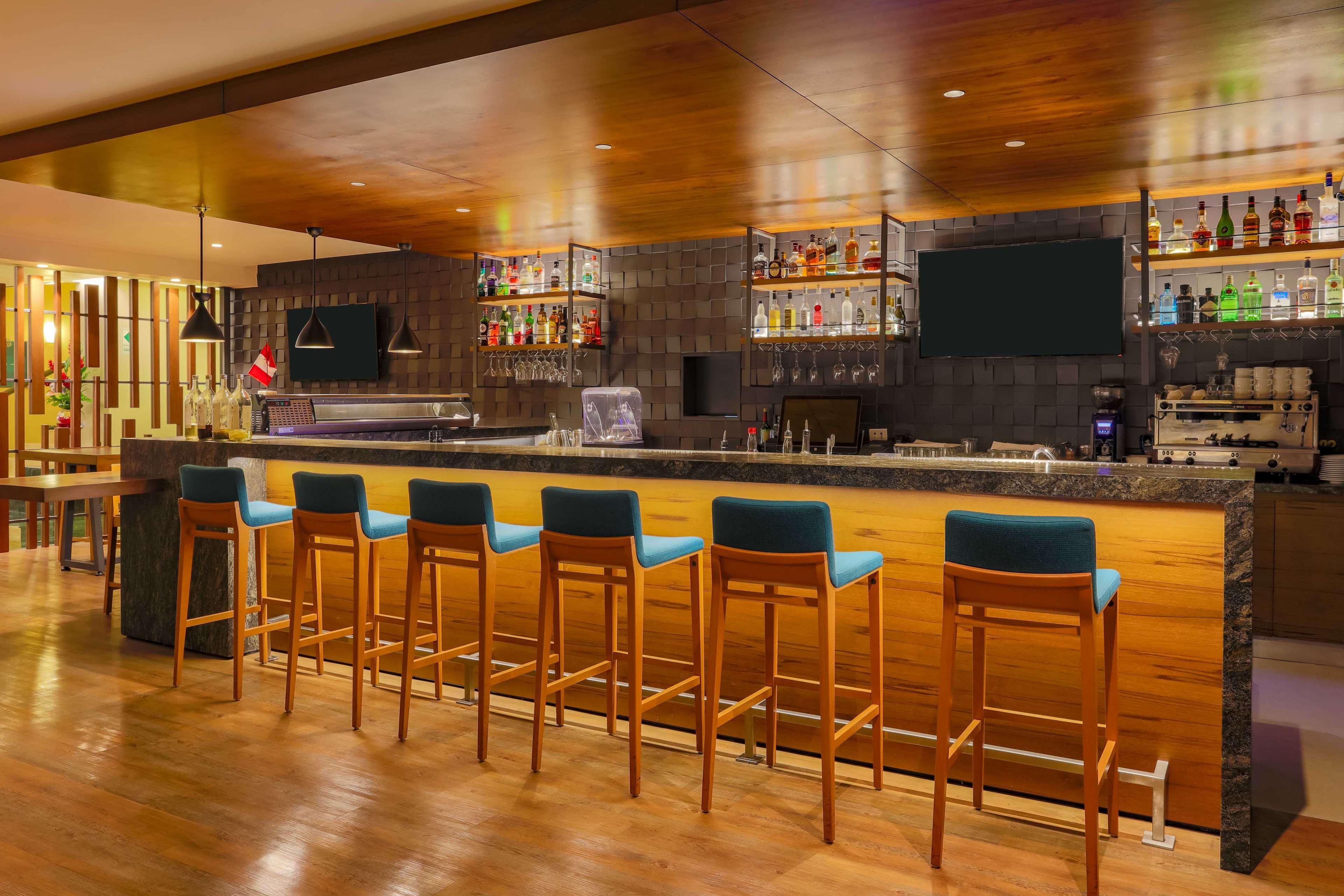 Sonesta Hotel El Olivar Lima Zewnętrze zdjęcie Bar at the hotel